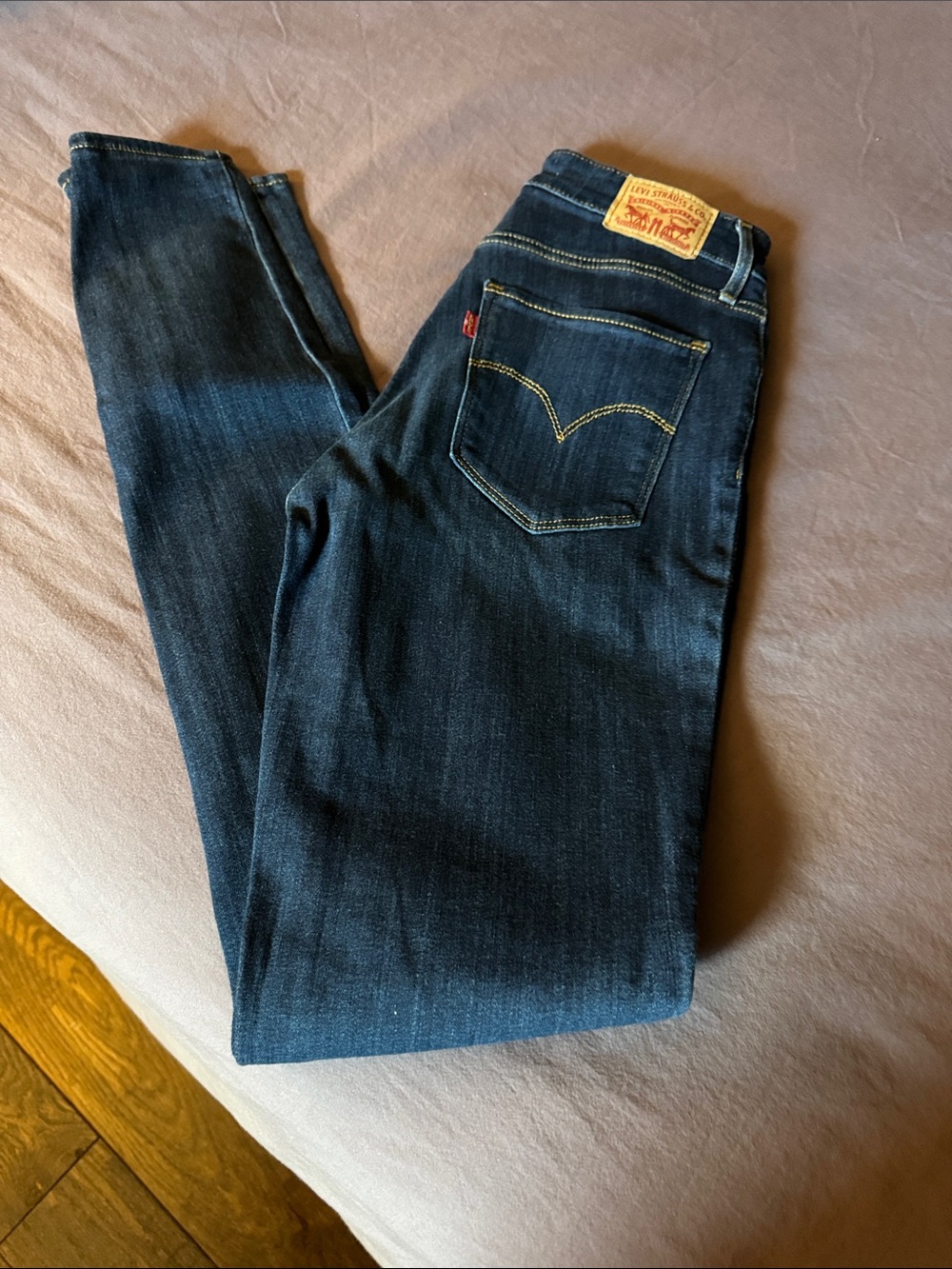Levi's Women's Dark Indigo Skinny Jeans size 26 x 32